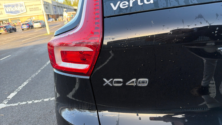 Volvo Xc40 2.0 T4 Inscription 5dr AWD Geartronic Petrol Estate